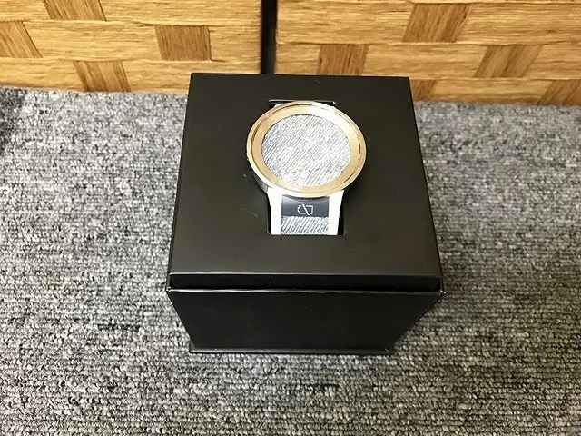 東京都 八王子市にて SONY フェスウォッチ 電子時計 FES Watch U 腕時計 FES-WA1 を店頭買取しました