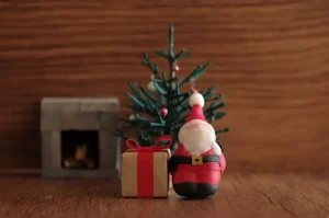 サンタとクリスマスツリーのフィギュア