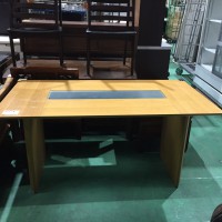 日野市にてIDC大塚のダイニングテーブルを出張買取いたしました。