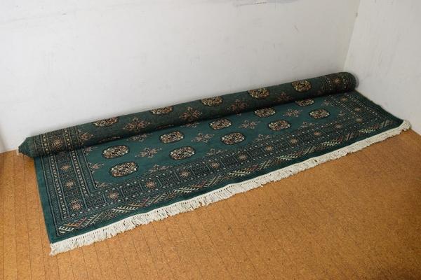 茅ヶ崎市にてウール100%【手織りパキスタン絨毯ボハラ柄】を買取しました。