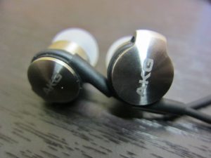 AKG K3003