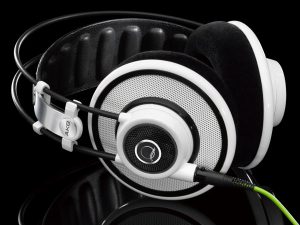 Q701｜AKG