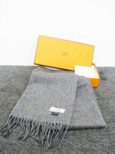 美品 HERMES エルメス 100%カシミヤ マフラー グレー 箱付き