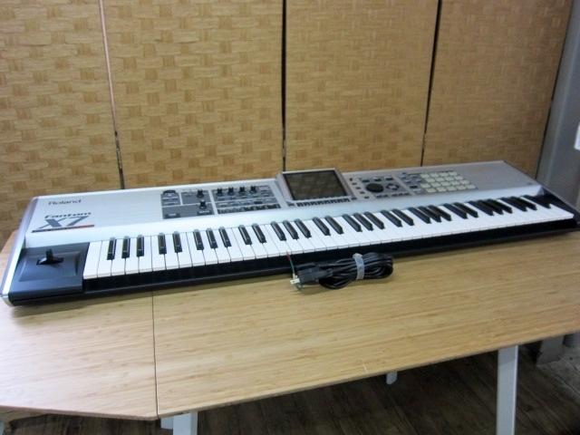 新宿区にてローランド Roland 76鍵盤 シンセサイザー Fantom-X7 を出張買取しました
