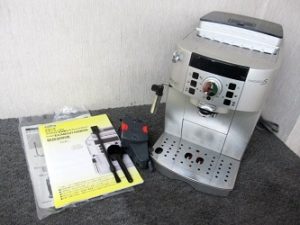 デロンギ マグニフィカS コンパクト全自動 エスプレッソマシン ECAM22110SBHN