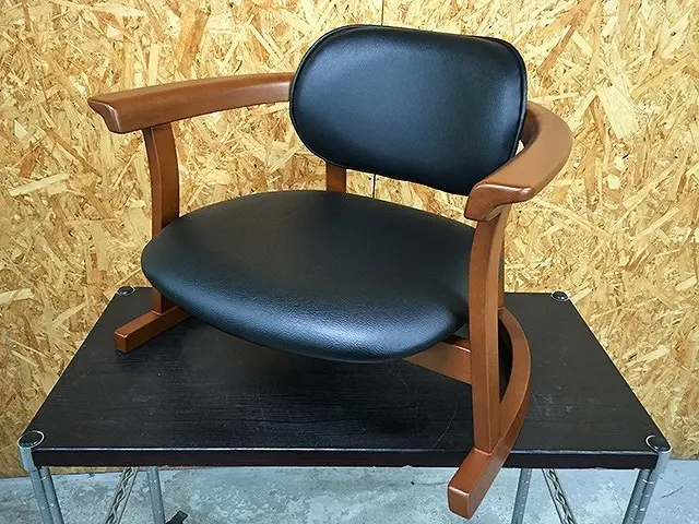 神奈川県 相模原市にて MUGEN かに座PLUS 立ち上がりやすい椅子 ローチェア を出張買取しました
