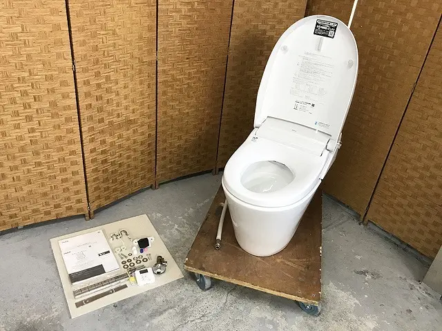 世田谷区にてINAX シャワートイレ サティスS BW1 DV-S815 2021年製 展示未使用品 を店頭買取しました