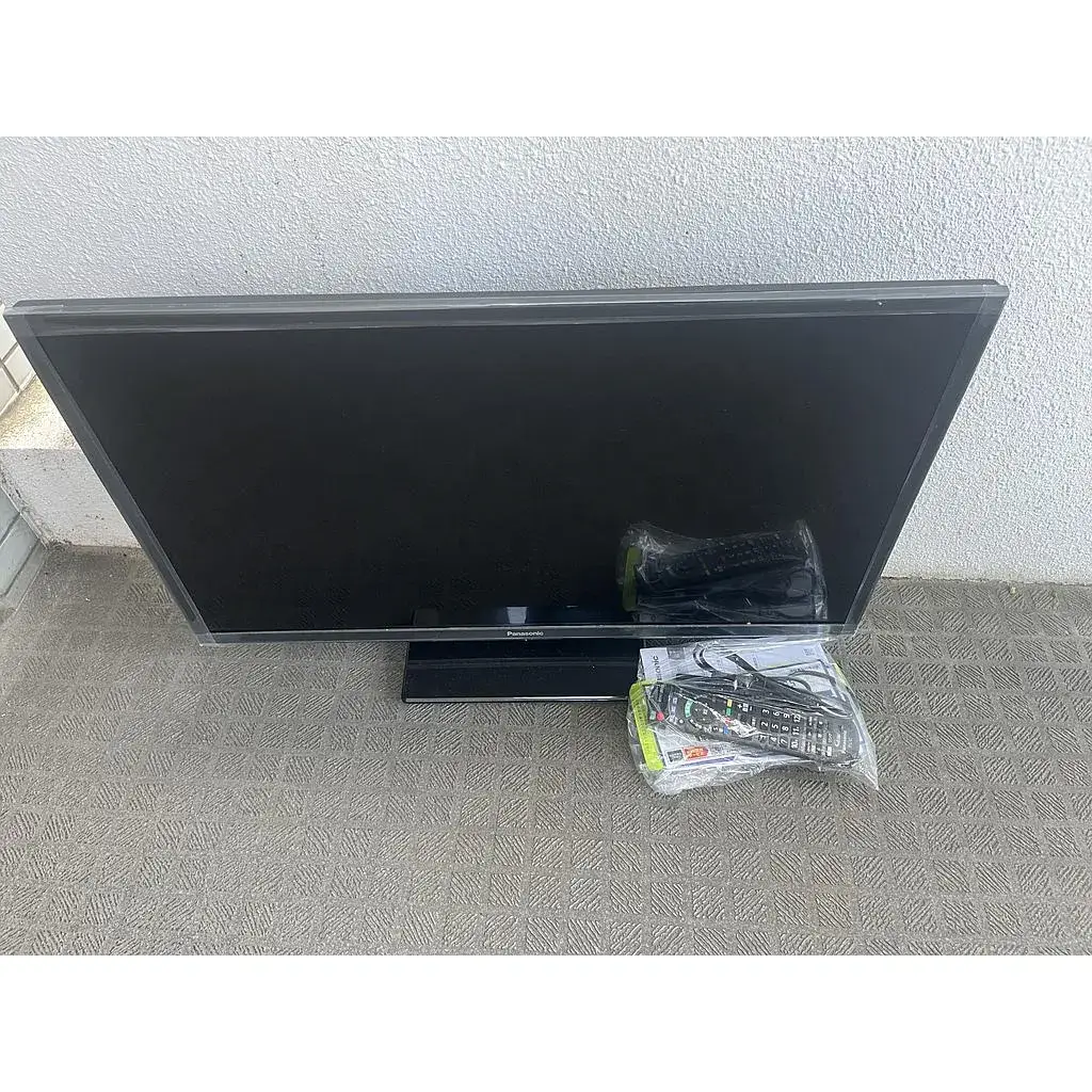 東京都 世田谷区にて テレビ パナソニック TH-32H300 2020 を出張買取しました