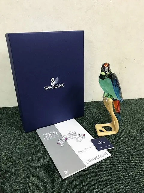 東京都 世田谷区にて SWAROVSKI/スワロフスキー トロピカルバード コンゴウインコ 2006 を店頭買取しました