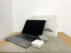 東京都 港区にて Apple MacBook Pro A1708 2017 13inch 2.3GHz/8GB/256GB を出張買取しました