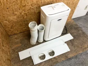 東京都 世田谷区にて トヨトミ スポット冷暖エアコン TAD-22JW 2019年製 延長パネル付き を店頭買取しました