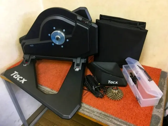東京都 港区にて Tacx Neo Smart サイクルトレーナー オプションパーツ付き を出張買取しました