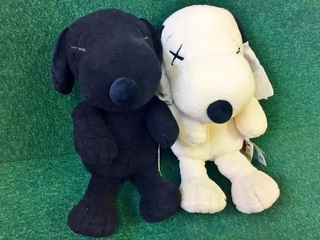 東京都 世田谷区にて ユニクロ×KAWS スヌーピー ぬいぐるみ 2体セット Mサイズ タグ付き を店頭買取しました