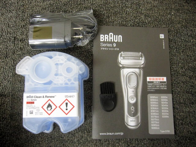 BRAUN ブラウン 充電式シェーバー Series9 9394cc　付属品