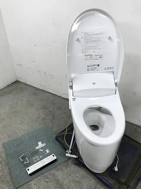大和市にて 展示未使用 INAX 一体型トイレ タンクレス シャワートイレ 2020年製 を店頭買取しました