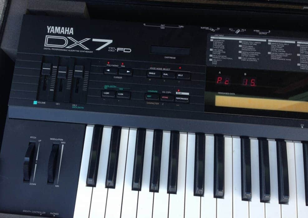 ヤマハ　シンセサイザー　DX7FD