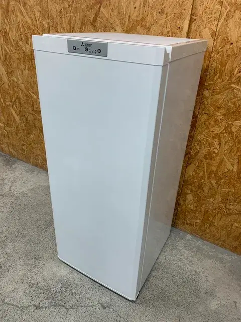 東京都 世田谷区にて 冷凍庫 三菱 MF-U12G 2022 開封済み未使用品 を店頭買取しました