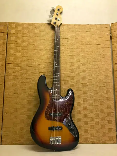 神奈川県 大和市にて  フェンダー JAZZ BASS MZシリアル ケーブル2本セット を出張買取しました