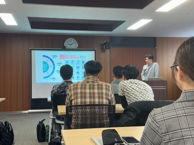 リユース業界の動向について話す株式会社アシスト代表・西川