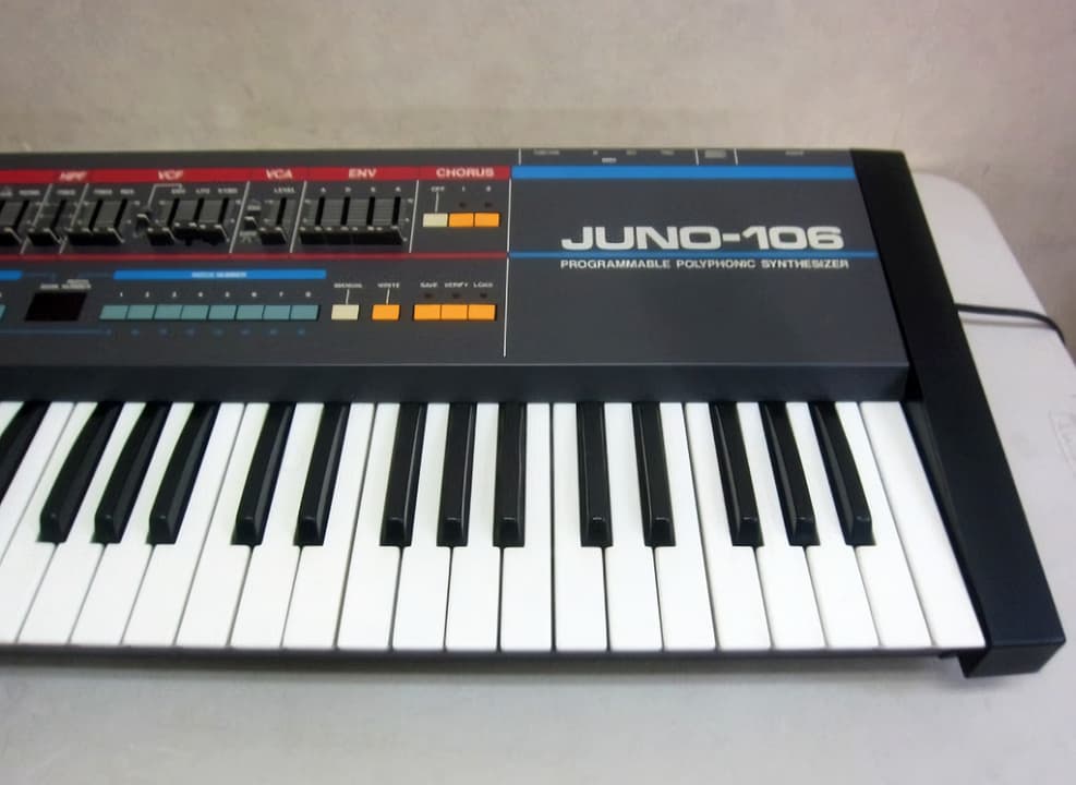 ROLAND JUNO106 シンセサイザー