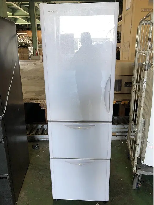 東京都 狛江市にて 日立 3ドア 冷蔵庫  R-S32JVL(XW) 2018年製 を出張買取しました