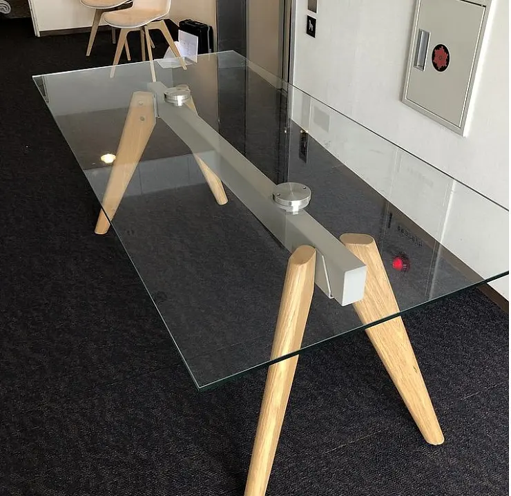 港区にて ボーコンセプト ガラス天板 ダイニングテーブル を出張買取しました