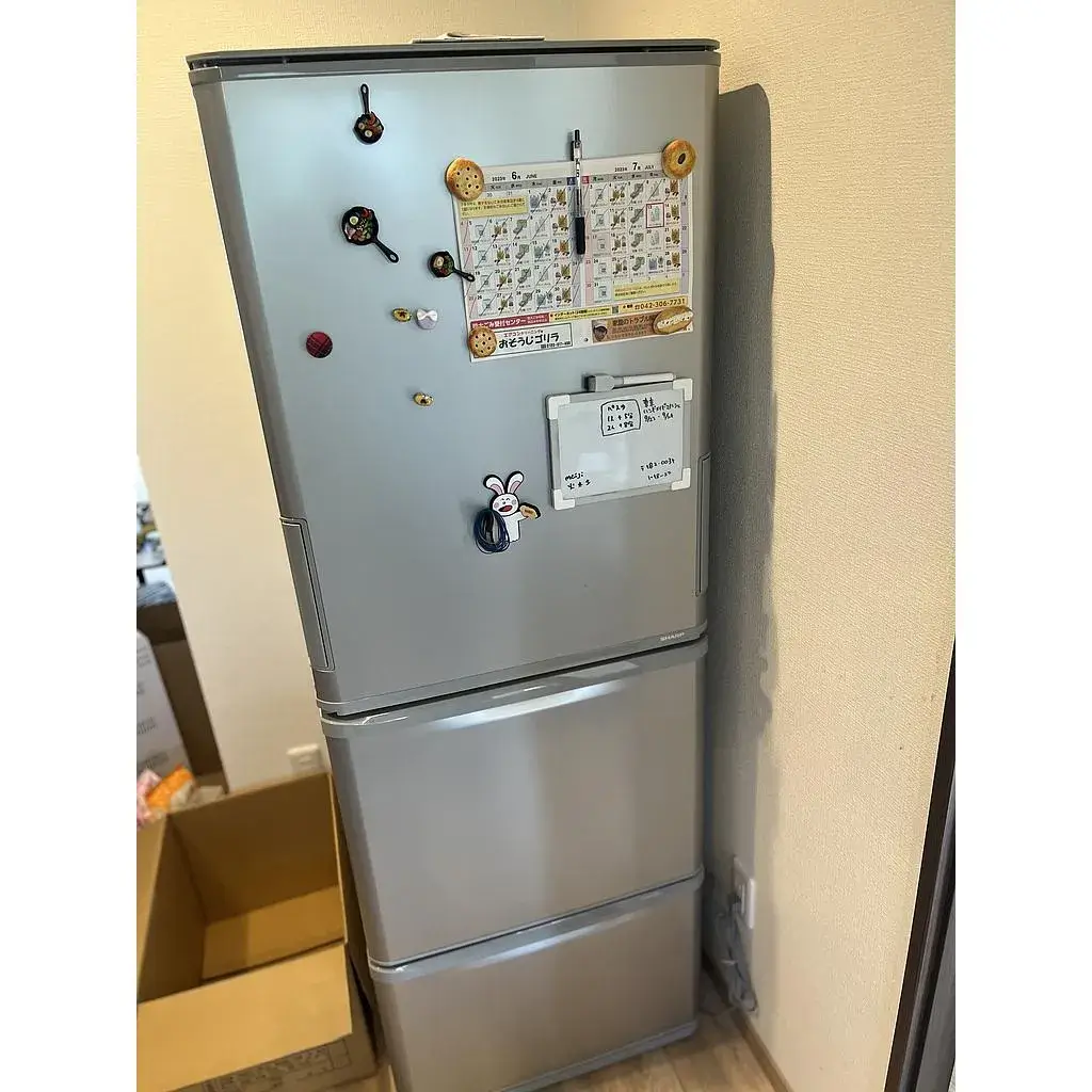 東京都 調布市にて 冷蔵庫 シャープ SJ-W356J 2022 キズ を出張買取しました
