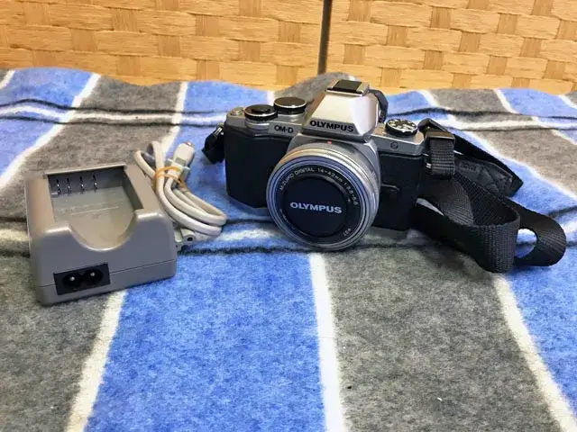 東京都 武蔵野市にて カメラ オリンパス OM-D E-M10 を出張買取しました