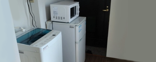 一人暮らし用の冷蔵庫、洗濯機、レンジのイメージ写真